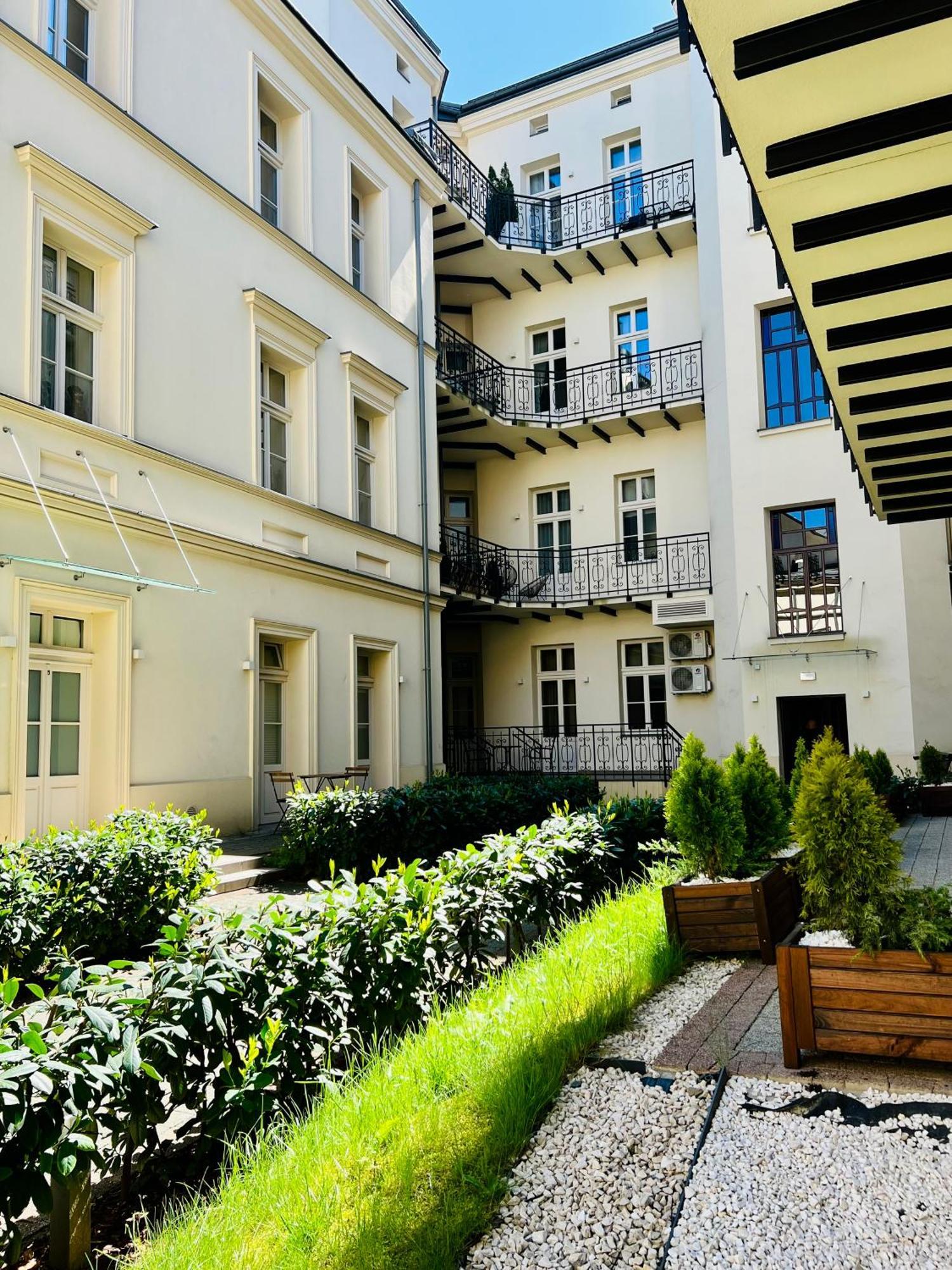 Atrium - Old Town Luxury Apartments - By Upstairs Cracovia Exterior foto