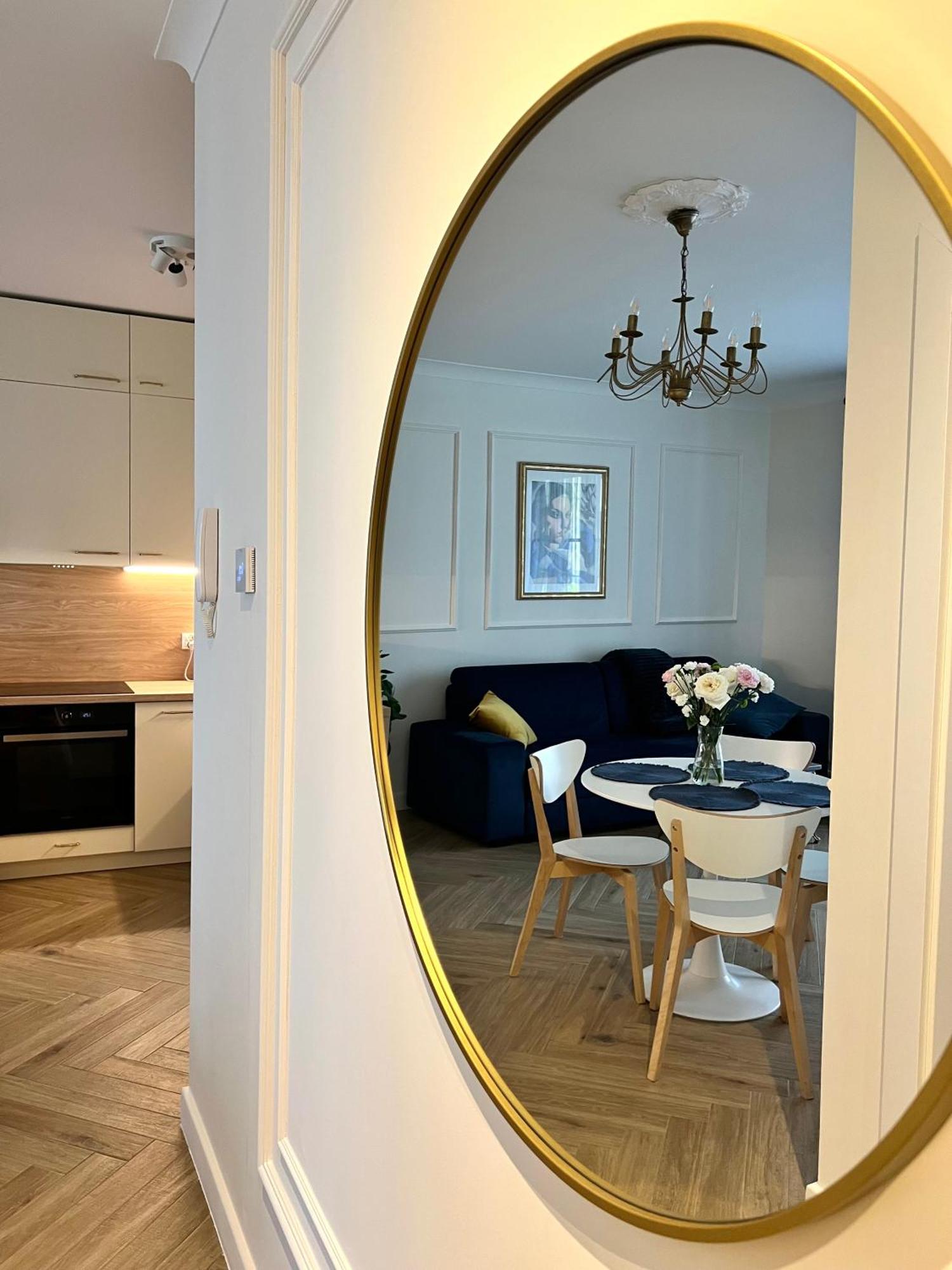 Atrium - Old Town Luxury Apartments - By Upstairs Cracovia Exterior foto