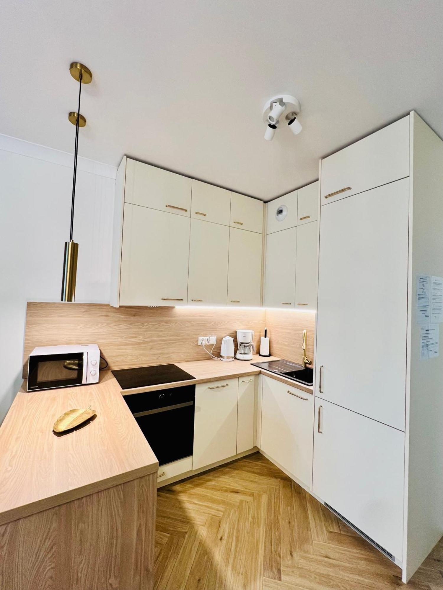 Atrium - Old Town Luxury Apartments - By Upstairs Cracovia Exterior foto
