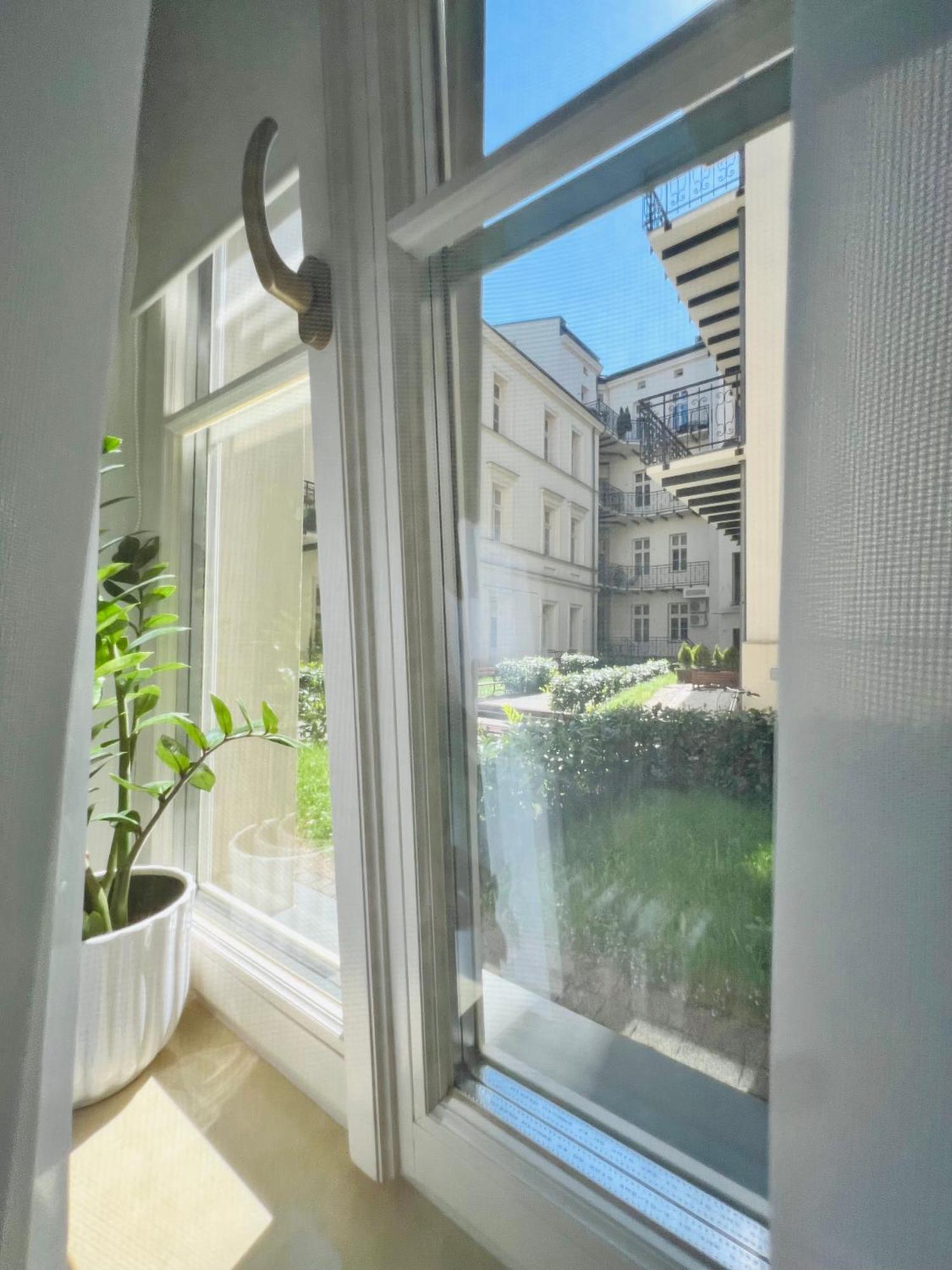Atrium - Old Town Luxury Apartments - By Upstairs Cracovia Exterior foto