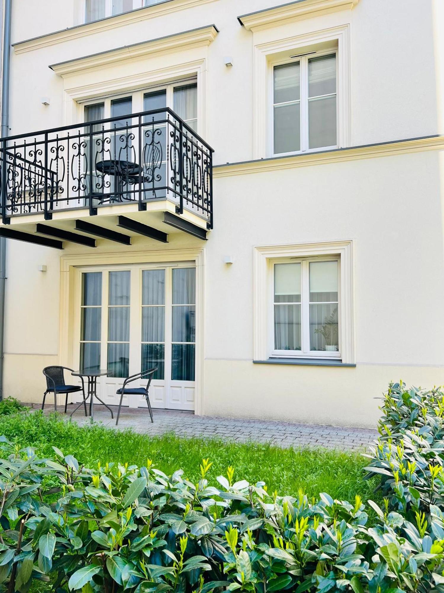 Atrium - Old Town Luxury Apartments - By Upstairs Cracovia Exterior foto