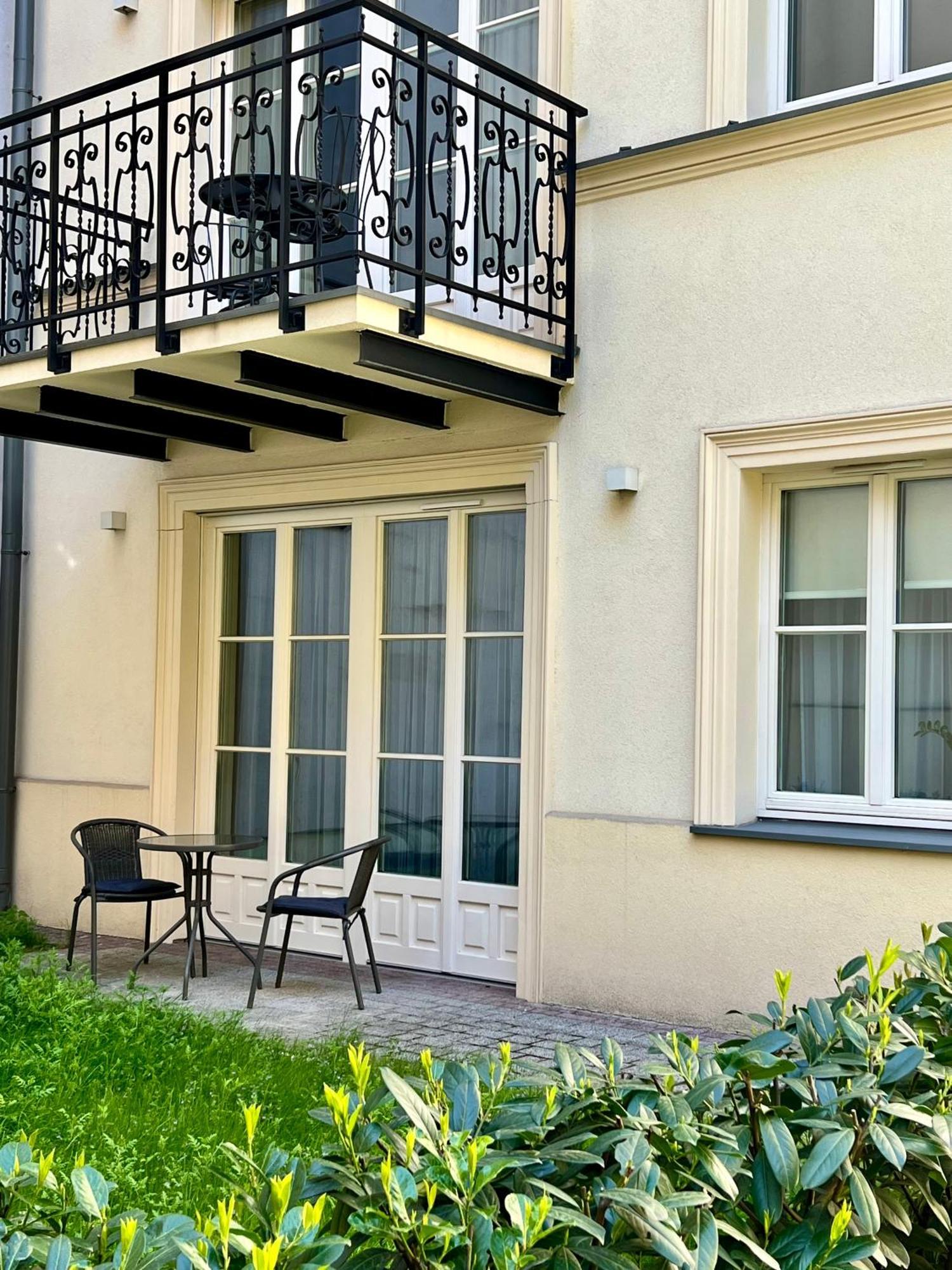 Atrium - Old Town Luxury Apartments - By Upstairs Cracovia Exterior foto